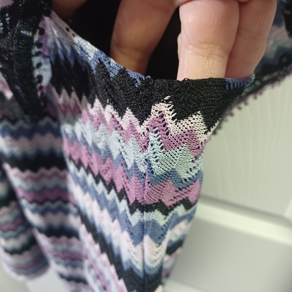 Multicolor Chevron Women's Top - Picture 6 of 10